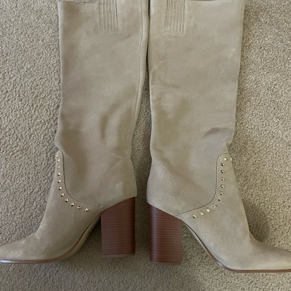 Michael Kors Cream Heeled Boots with Decorative Elements and Chunky Heel - Picture 8 of 13